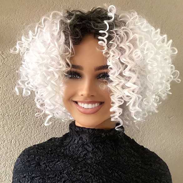 Funky Fun Afro kroes pruik kort model wit met donkere roots (sample verkoop)