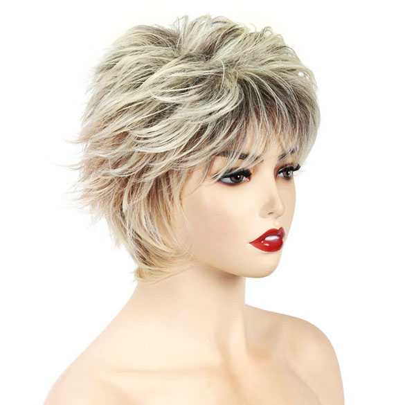 Pruik pixie haarstijl kort in laagjes met lichtblonde boventoon