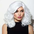 Witte lace front Diva / Drag pruik groot volume Reagan Snow