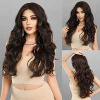 Swiss lace front pruik bruin krullend haar zonder pony model Nola