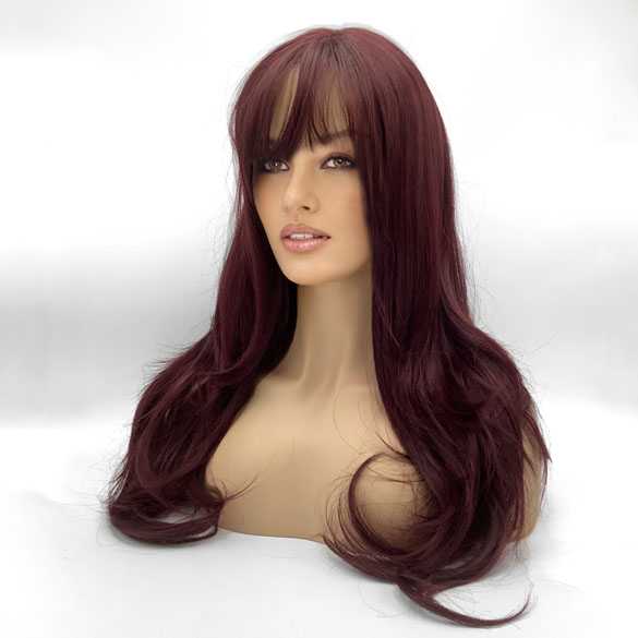 Pruik lang wijnrood haar met grove slag met pony (sample verkoop)