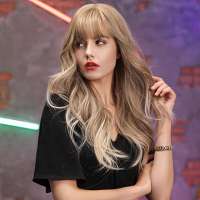 Pruik lang haar met grove slag en lichtblonde punten Natalia