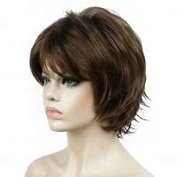 Moderne pruik kort haar met plukjes kleur 10
