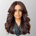 Lace front pruik lang kastanjebruin haar met grove slag model Imra Lace front pruik lang kastanjebruin haar met grove slag model Imra