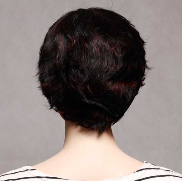 Trendy kapsel kort haar in laagjes met plukjes