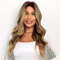 AANBIEDING Pruik met lang goudblond haar met grove slagen TASJA