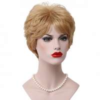 Moderne pruik kort haar in laagjes goudblond kleur 24B