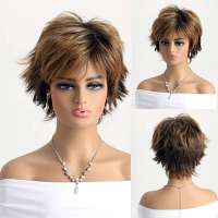 Pruik kort vlot pixie model in laagjes caramel bruinmix