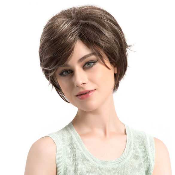 Pruik kort bruin haar in laagjes met highlights model Pax