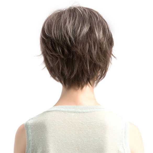 Pruik kort bruin haar in laagjes met highlights model Pax
