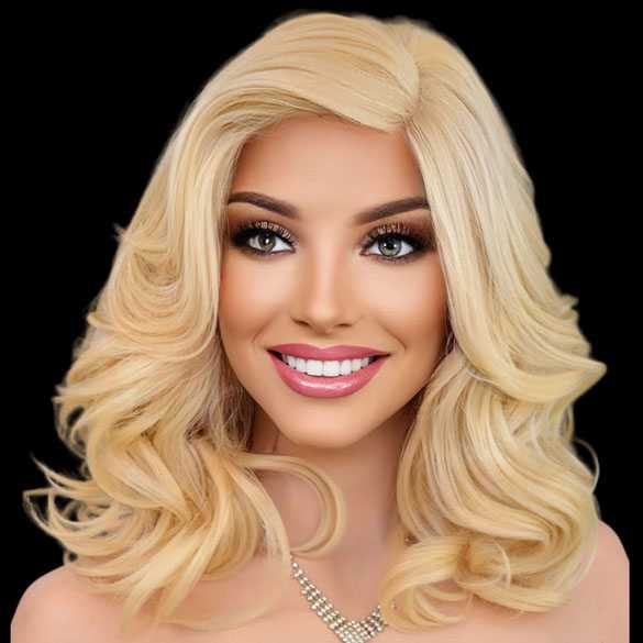 Luxe lace front pruik model Reagan Cali Blonde