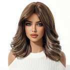 Pruik halflang haar in laagjes met pony lichtbruin met highlights Pruik halflang haar in laagjes met pony lichtbruin met highlights