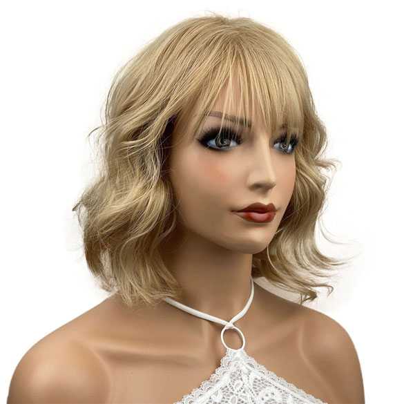 Pruik roomblond kort haar met slagen model 302
